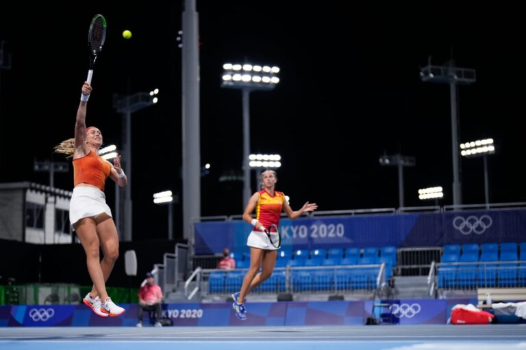 Carla Suárez y Garbiñe Muguruza, eliminadas de los dobles