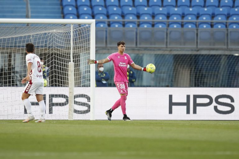 La UD Las Palmas cede a Álex Domínguez al Ibiza