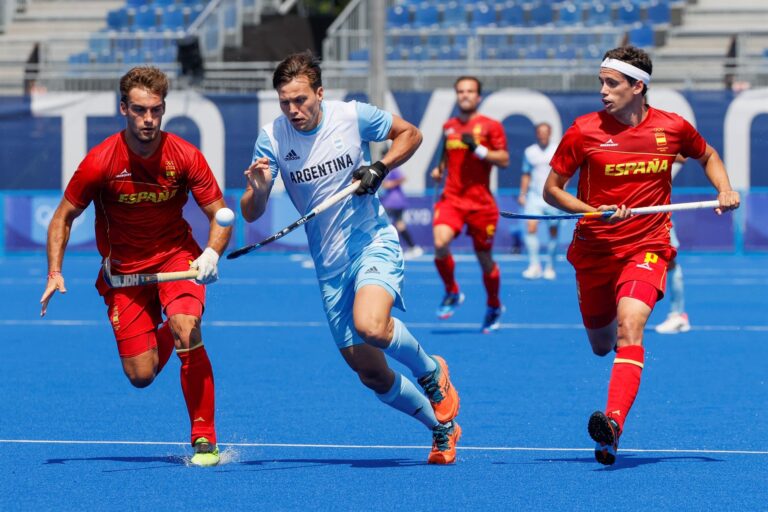 La campeona olímpica Argentina debuta con empate frente a España (1-1)