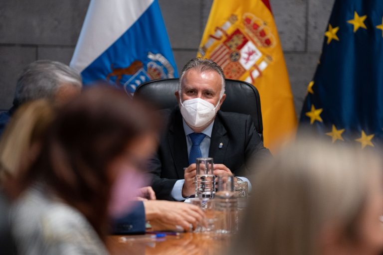 Canarias, a la espera de la respuesta del Supremo por el toque de queda