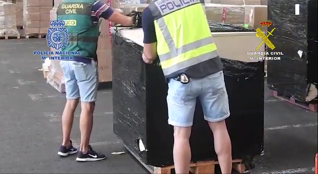 Intervenidas casi 4 toneladas de hachís enviadas a la Península vía Canarias