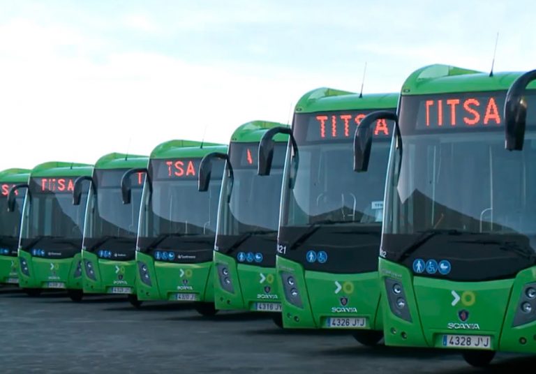 Ya se puede pagar con efectivo en las guaguas de Titsa