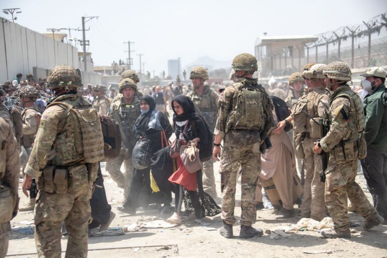 EEUU, Reino Unido y Australia advierten sobre una «alta amenaza terrorista» en el aeropuerto de Kabul