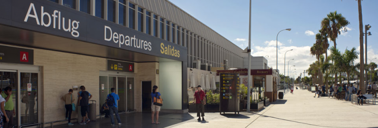 Dos detenidos en el Aeropuerto de Tenerife Sur con documentación falsa