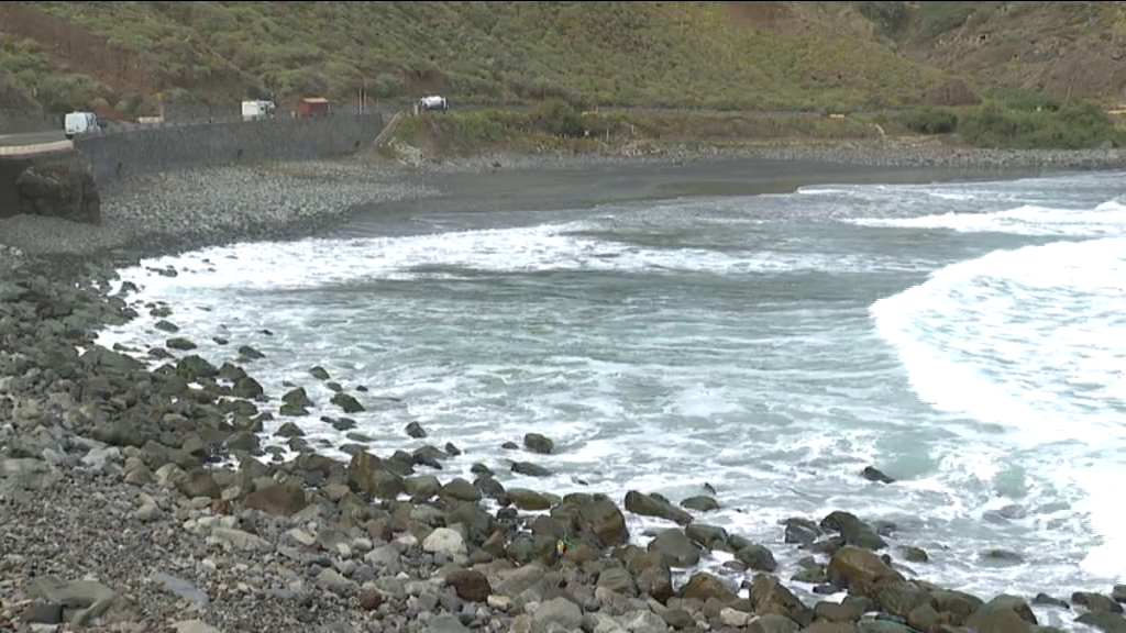 Cierran los accesos a las playas de Almáciga y Roque de las Bodegas por fuerte oleaje
