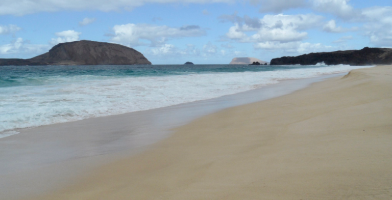 Estas son las multas por llevarse arena o piedras de las playas