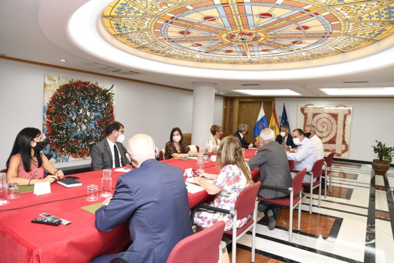 El Gobierno estudia una norma para establecer restricciones contra la pandemia