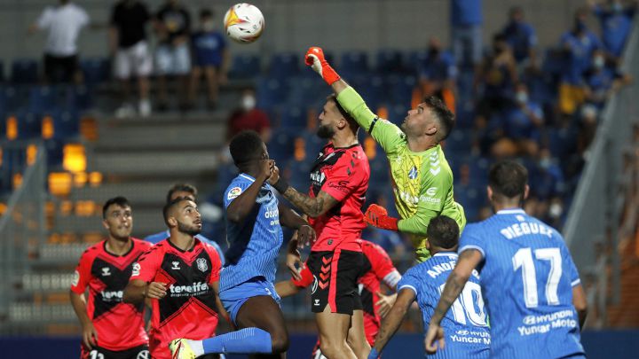 Corredera da la victoria al CD Tenerife en el minuto 94 (1-2)