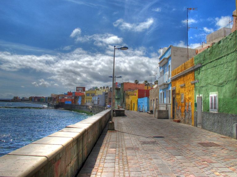 Un fallecido y un afectado moderado tras ser rescatados del mar en Las Palmas de Gran Canaria