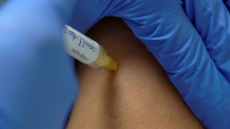 La Agencia del Medicamento autoriza la fase II del ensayo de la vacuna española