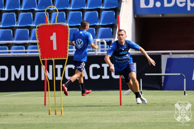 El nuevo refuerzo del CD Tenerife Rubén Díez entrenó en el Heliodoro Rodríguez López. Foto: CD Tenerife