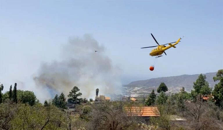 El incendio de El Paso pasa a nivel 2 y avanza hacia los Llanos de Aridane