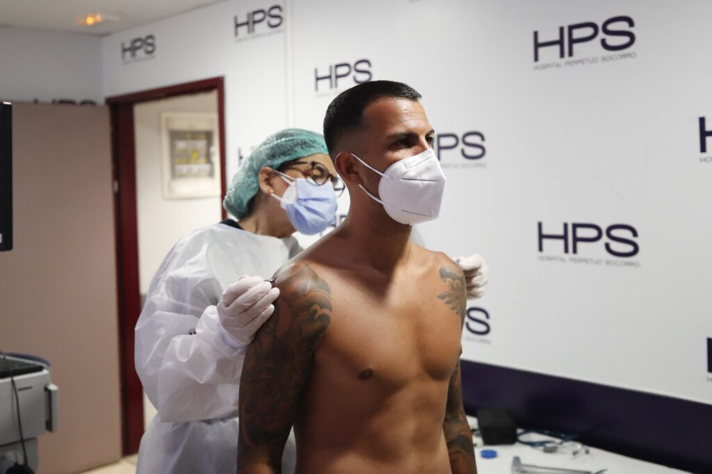 Jonathan Viera pasa el reconocimiento médico y se entrena en solitario