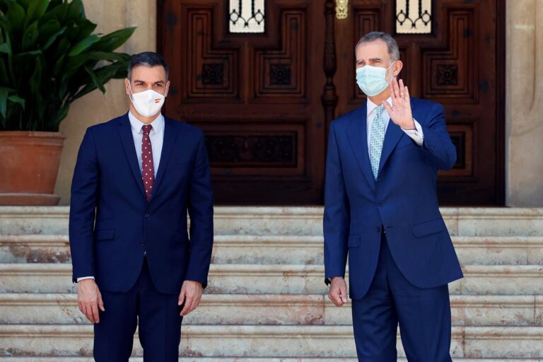 Sánchez alaba a Felipe VI por la «actualización y transparencia» de la Corona