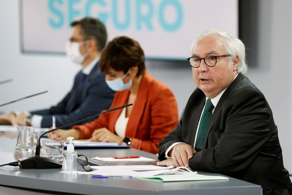 El ministro de Universidades, Manuel Castells, abandona su cargo