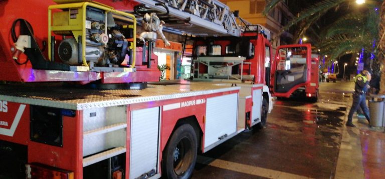 Controlan durante la noche un conato producido por el fuego de un vehículo ardiendo en Tenerife