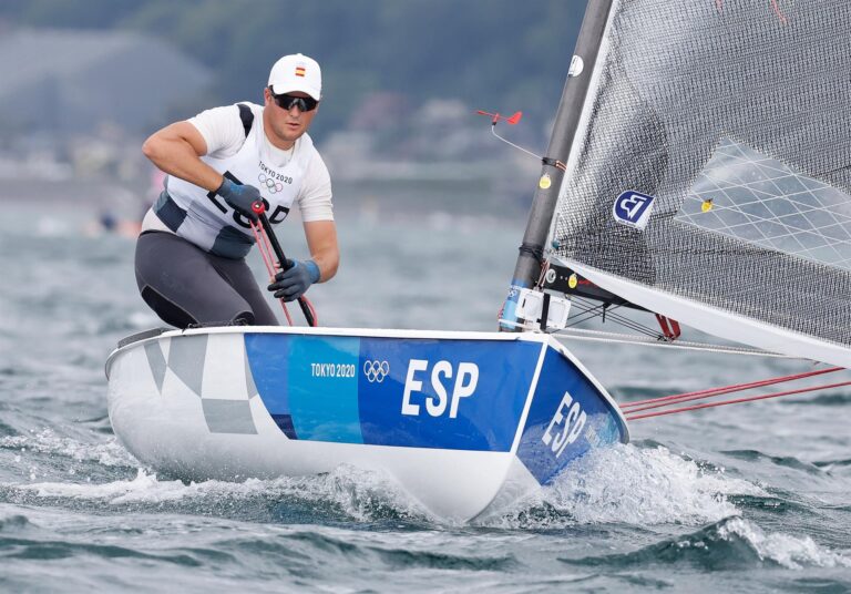 Novena medalla de España con el bronce de Cardona en Finn