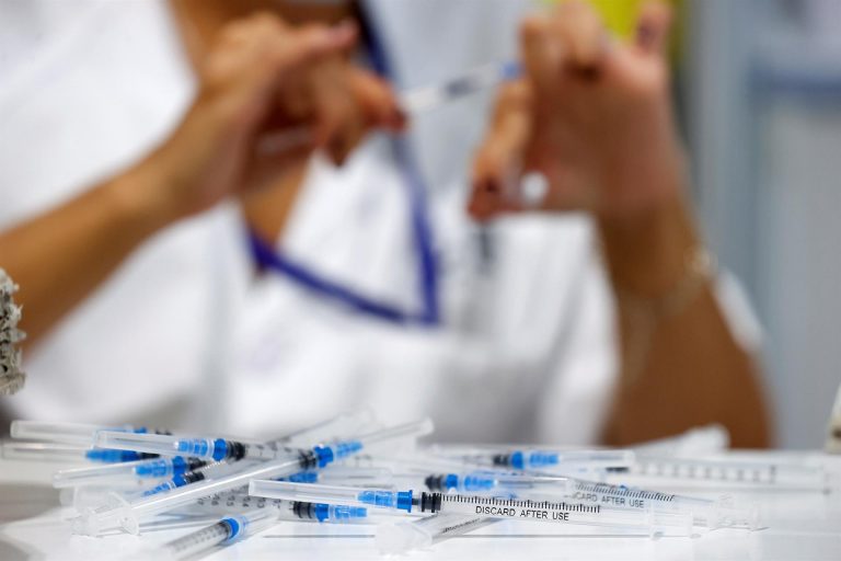 Un fallecimiento y 356 nuevos casos de COVID-19 en Canarias en las últimas 24 horas