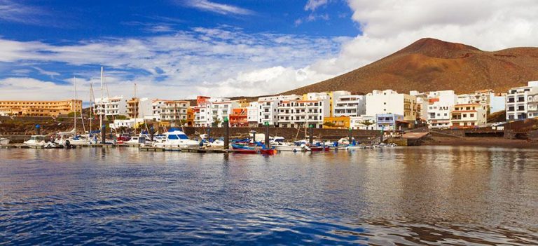 Llegan a El Hierro 47 migrantes, uno hospitalizado por hipotermia