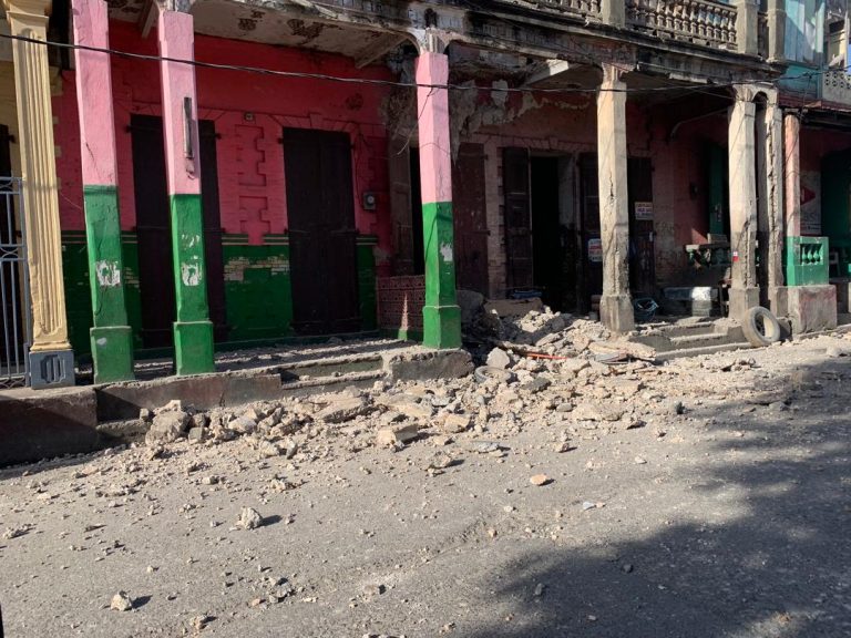 Aumentan a 724 los muertos y a más de 2.800 los heridos por el terremoto en Haití