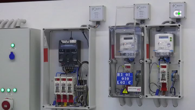 La luz empieza marzo con una caída del 7 % hasta 258,66 euros/MWh