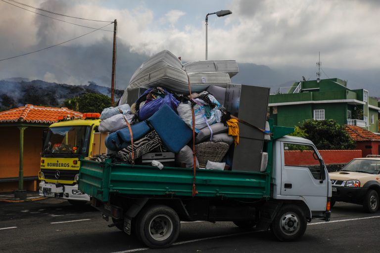 Los vecinos desalojados podrán este miércoles recoger enseres de sus casas y los agricultores con tanques propios regar sus tierras