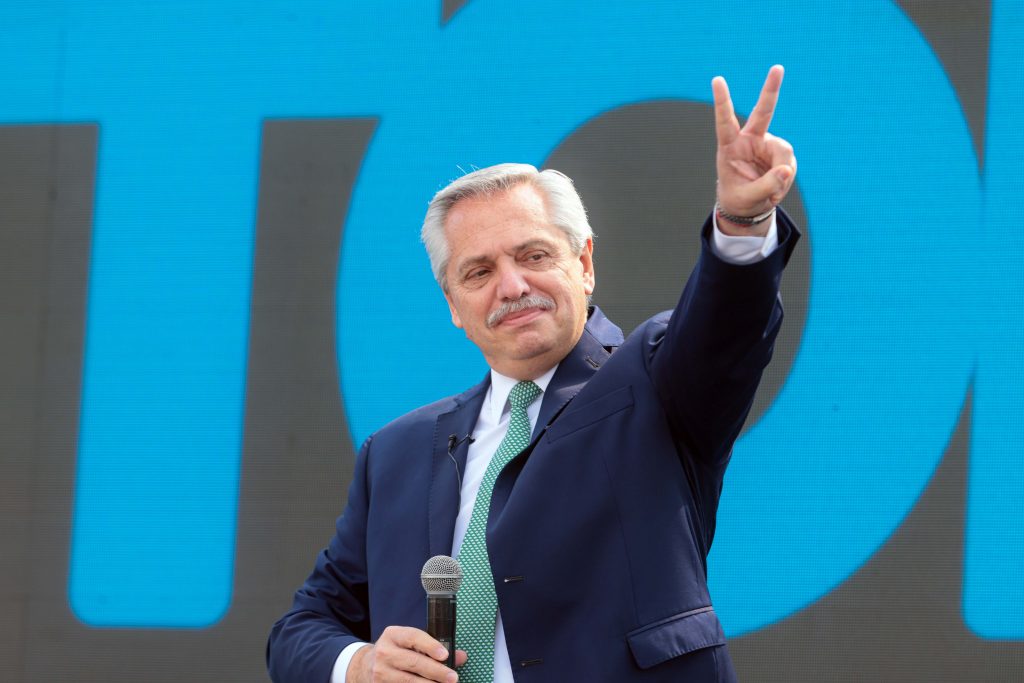 Cinco ministros argentinos ponen sus cargos a disposición de Fernández