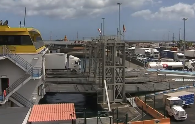 El Gobierno de Canarias y el Cabildo de Tenerife buscan opciones para el puerto de Fonsalía