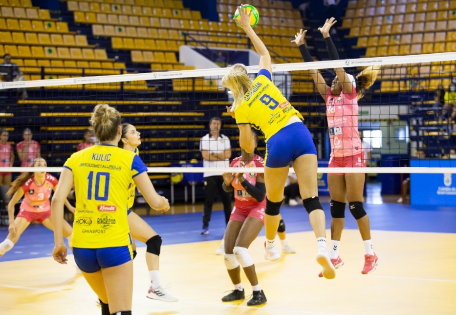El CV Gran Canaria Urbaser arranca con derrota