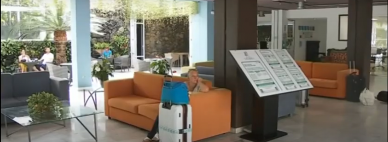 La suspensión de vuelos con La Palma provoca la cancelación de casi el 80 % de las reservas hoteleras
