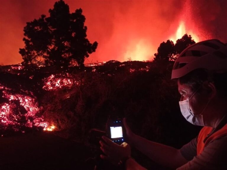 La erupción no ha causado víctimas, pero sí daños en viviendas