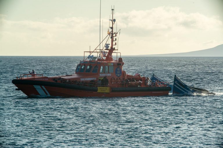 Llegan a Lanzarote las 70 personas localizadas por Salvamento Marítimo a bordo de dos embarcaciones