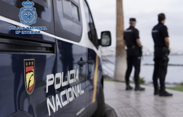 Detenidas dos personas por provocar el incendio de un kiosco en Adeje con una persona dentro