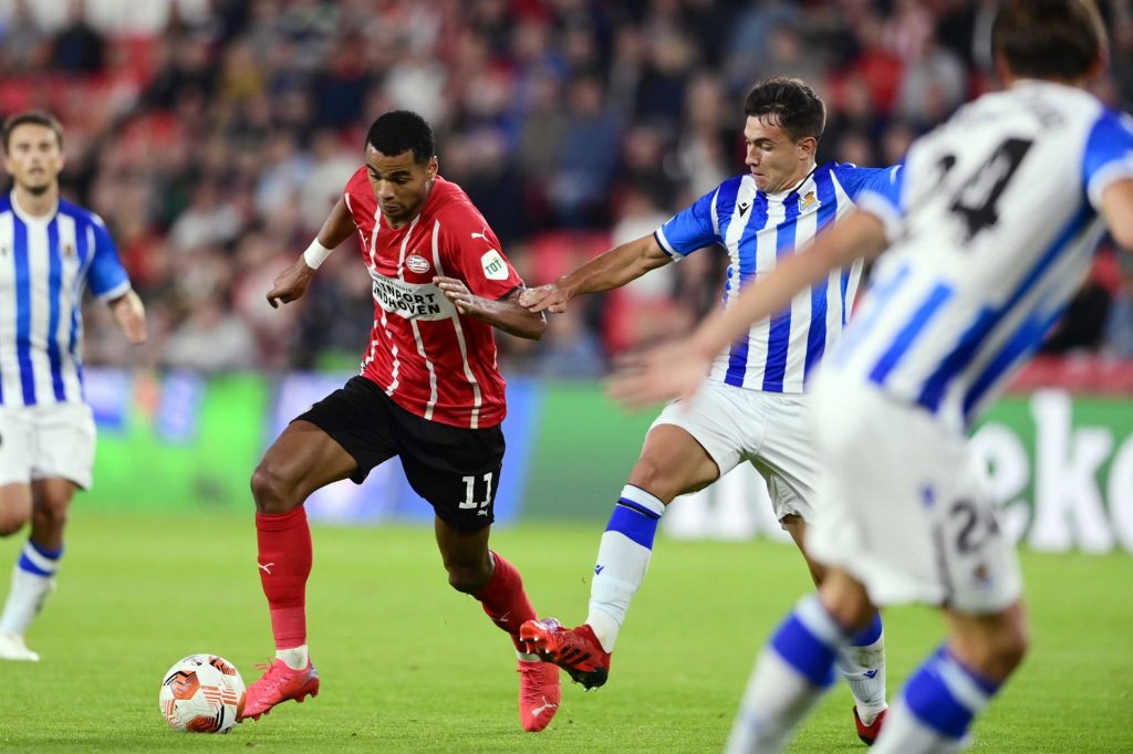 Jugadores de la Real Sociedad y PSV