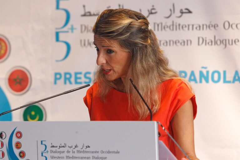 Yolanda Díaz cierra filas con Garzón y cuestiona la falta de apoyo del PSOE