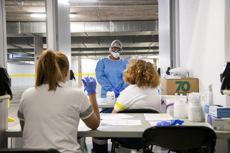 Los hospitalizados con coronavirus en Canarias se sitúan en 315 personas, 195 menos que hace un mes