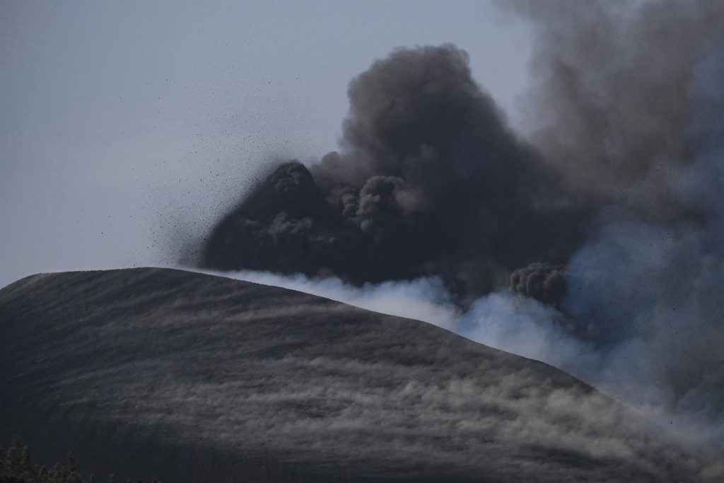 Ordenan el confinamiento de nuevos núcleos de La Palma tras actualizar las mediciones de la calidad del aire