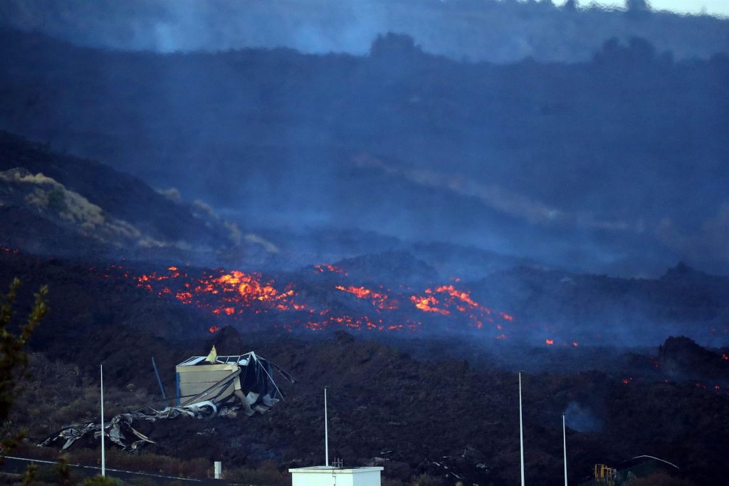 La tercera colada aumenta la destrucción del volcán