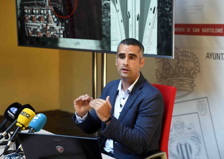 El alcalde de San Bartolomé anuncia que padece ELA