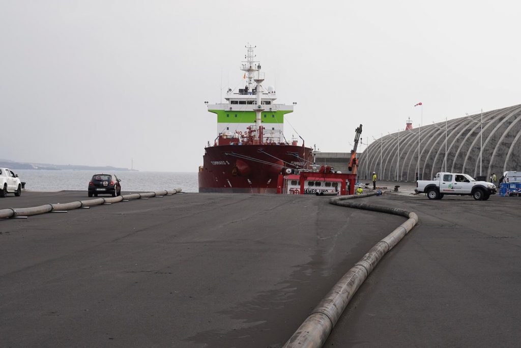 Barco Cisterna en La Palma