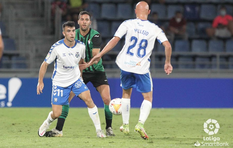 El Tenerife tropieza en casa ante el Eibar