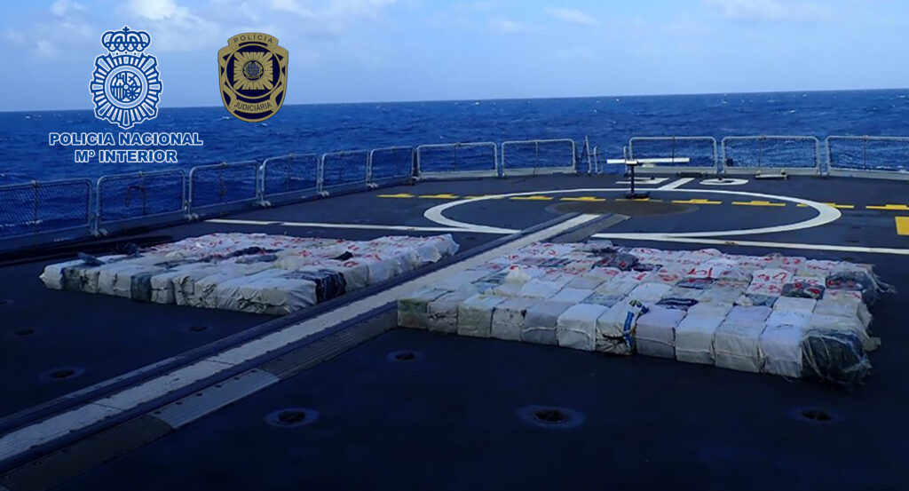 Intervienen cuatro toneladas de cocaína en un pesquero y detienen a 20 personas