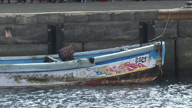 Piden 11 años de cárcel para los tres patrones de un cayuco que llegó con un migrante fallecido a El Hierro