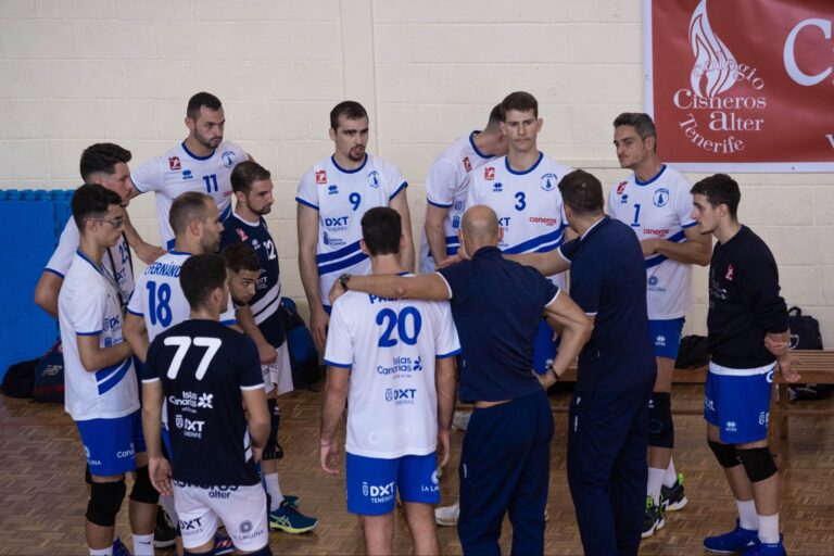 Cisneros Alter y Voleibol Almoradí, un duelo entre invictos