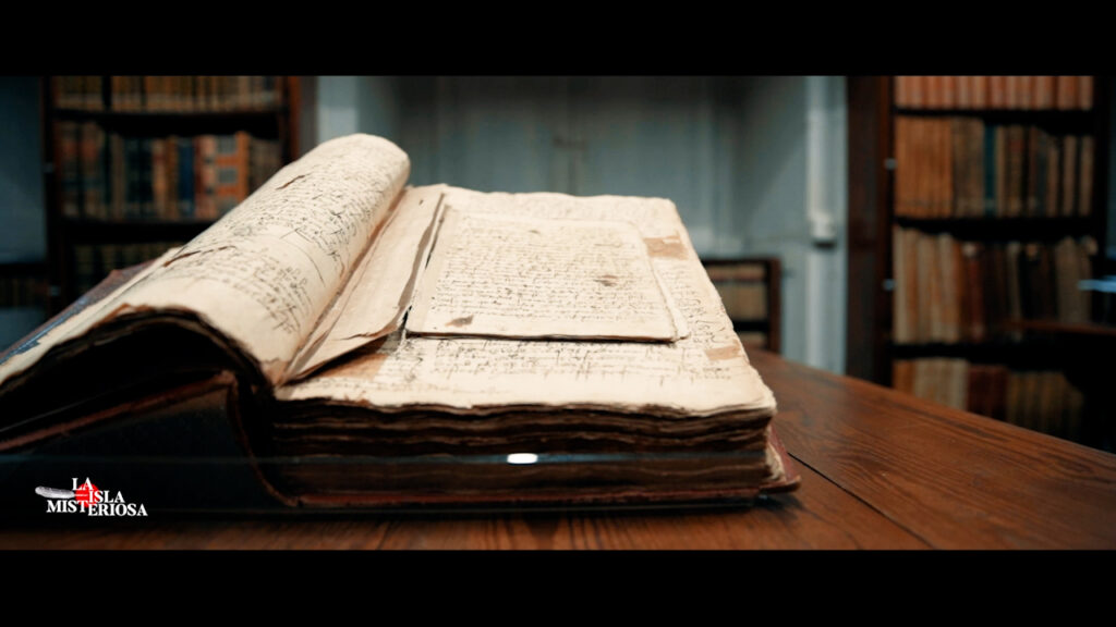 ‘La Isla Misteriosa’ analizará la historia del misterioso libro de magia confiscado por la Santa Inquisición en Canarias, la “Clavicula Salomonis”, con el que se creía se podía dominar a los demonios y que custodia hoy el extenso archivo histórico del Museo Canario. 