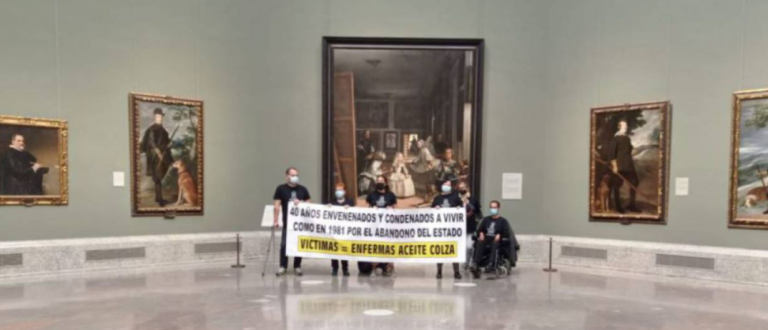 Seis víctimas del aceite de colza se encierran en el Museo del Prado y amenazan con «ingerir pastillas» si el Gobierno no les atiende