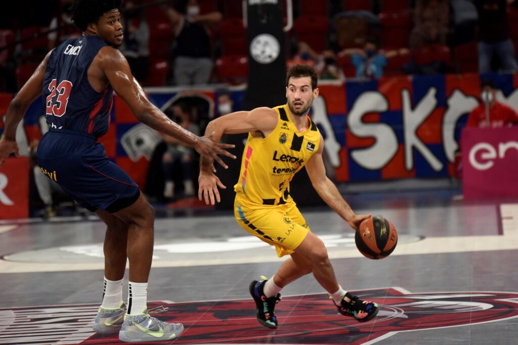 Fitipaldo y Wiltjer le dan el partido al Lenovo Tenerife desde la línea de tres (65-71)
