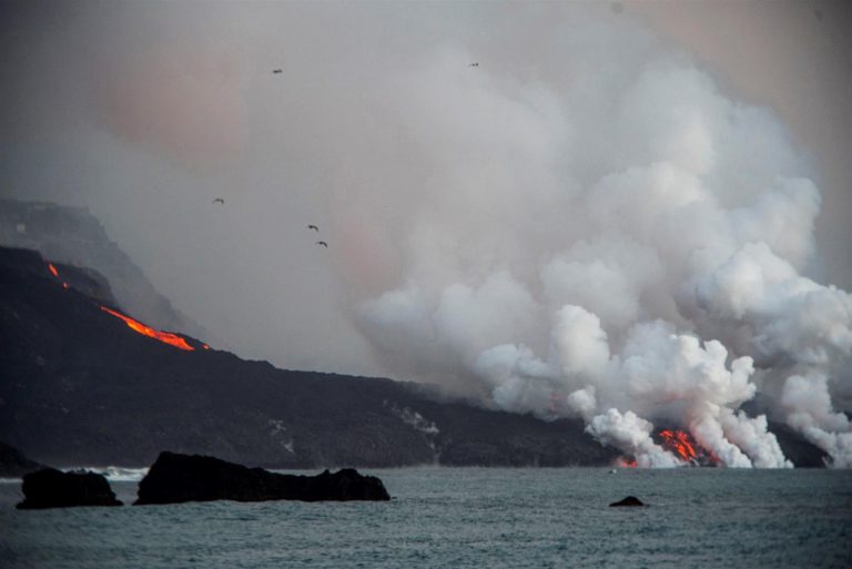Una nueva lengua de lava al sur de la colada principal afecta a varias fincas
