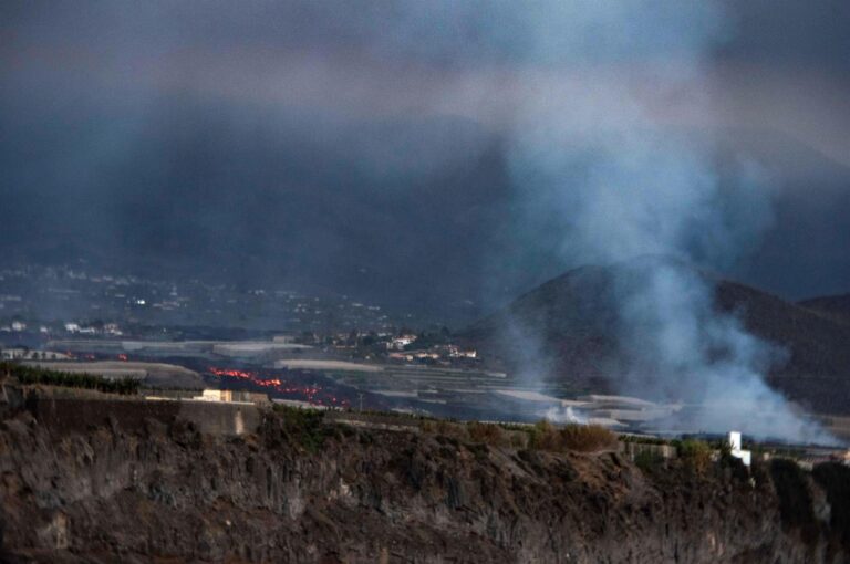 Los servicios de emergencia están pendientes de la nueva colada