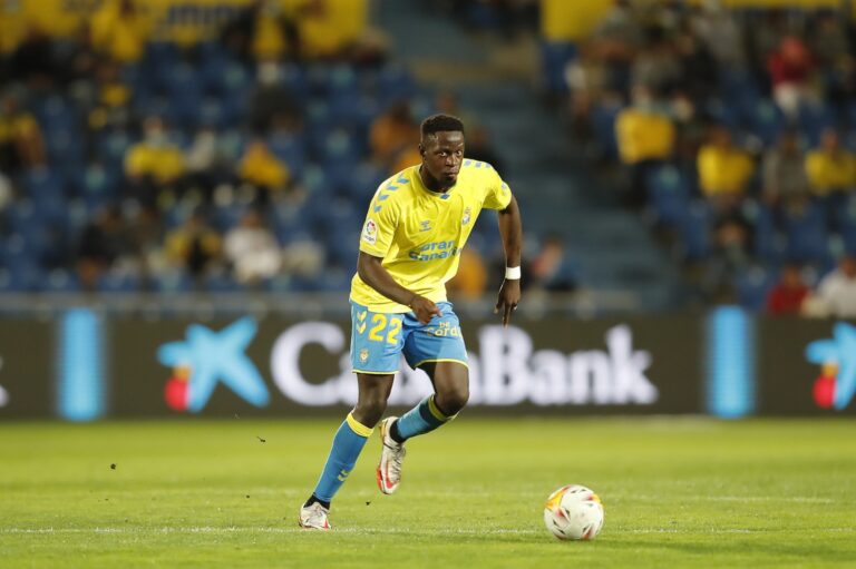 Mfulu deja la UD Las Palmas y firma con el Depor